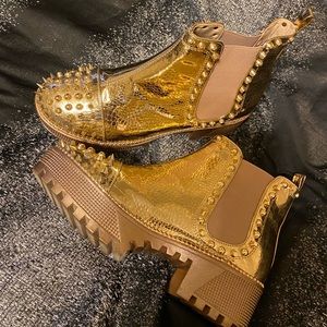 Woman’s Bling booties!